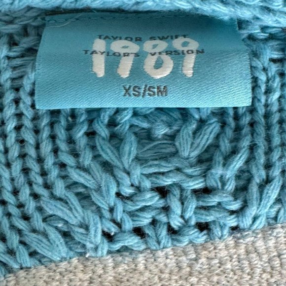 ❌SOLD❌ NWOT!  TAYLOR SWIFT SOLD OUT Limited Edition 1989 Cardigan - Size XS/SM - Picture 7 of 9